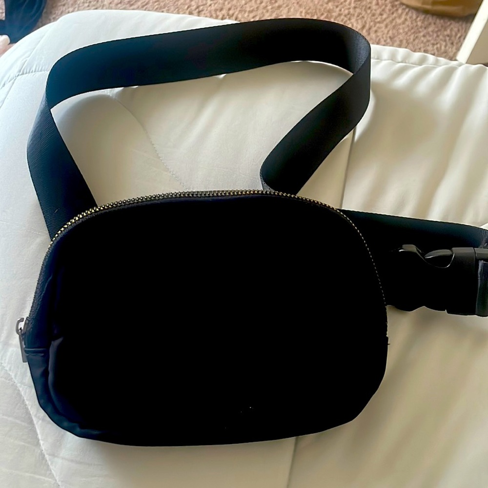 LULU FANNY PACK DUPE